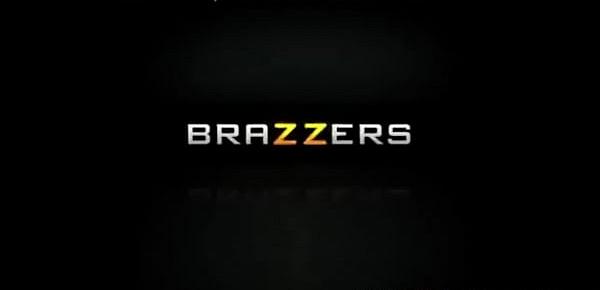  Brazzers - Big Butts Like It Big - (Valentina Nappi, Sean Lawless, Xander Corvus) - Scrub That Trunk - Trailer preview